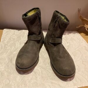 UGG Big Girl Hartwell Size 6 (Euro 36)